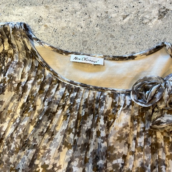 New Channel Abstract Floral Blouse in Cream and Brown M - Picture 6 of 6